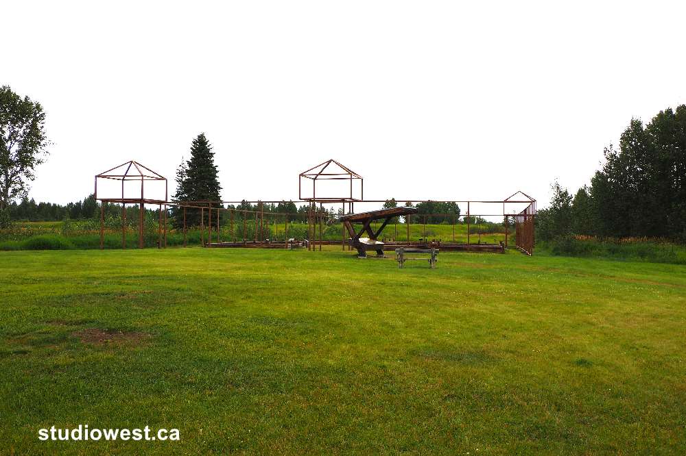 A full scale metal frame outline of the fort now stands over the original site.